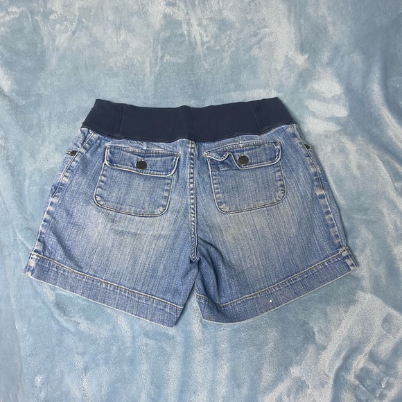 Liz Lange For Target Denim Jean Maternity Shorts Under The Belly Size Small - Picture 2 of 3